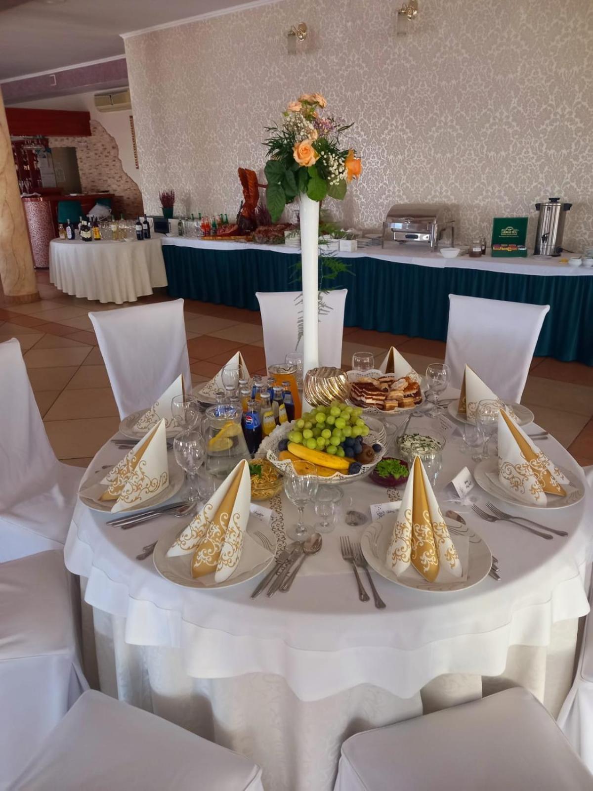 Hotel Magnat Głogów Małopolski Buitenkant foto